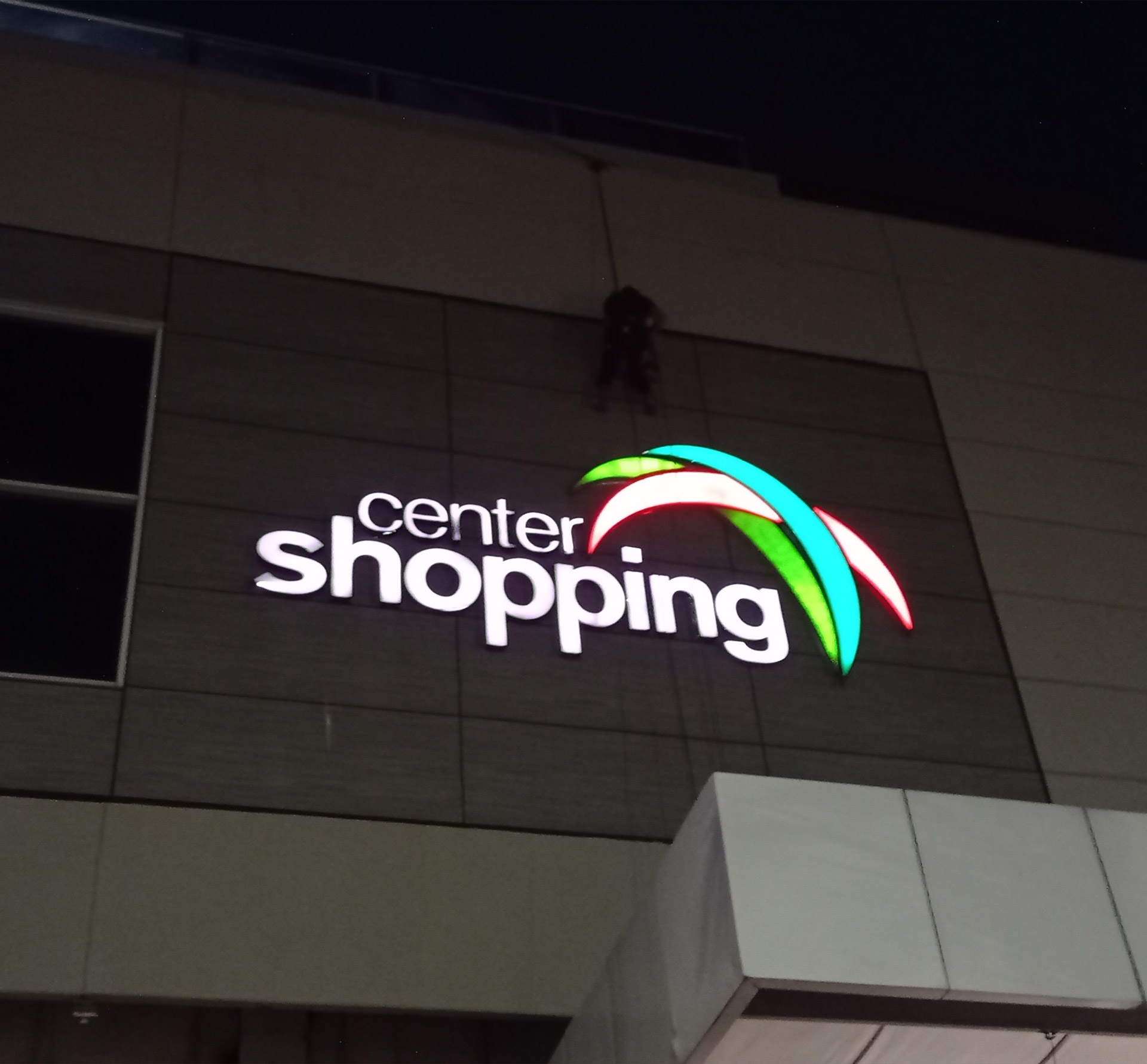 Instalação de letreiros e adesivos Uberlândia