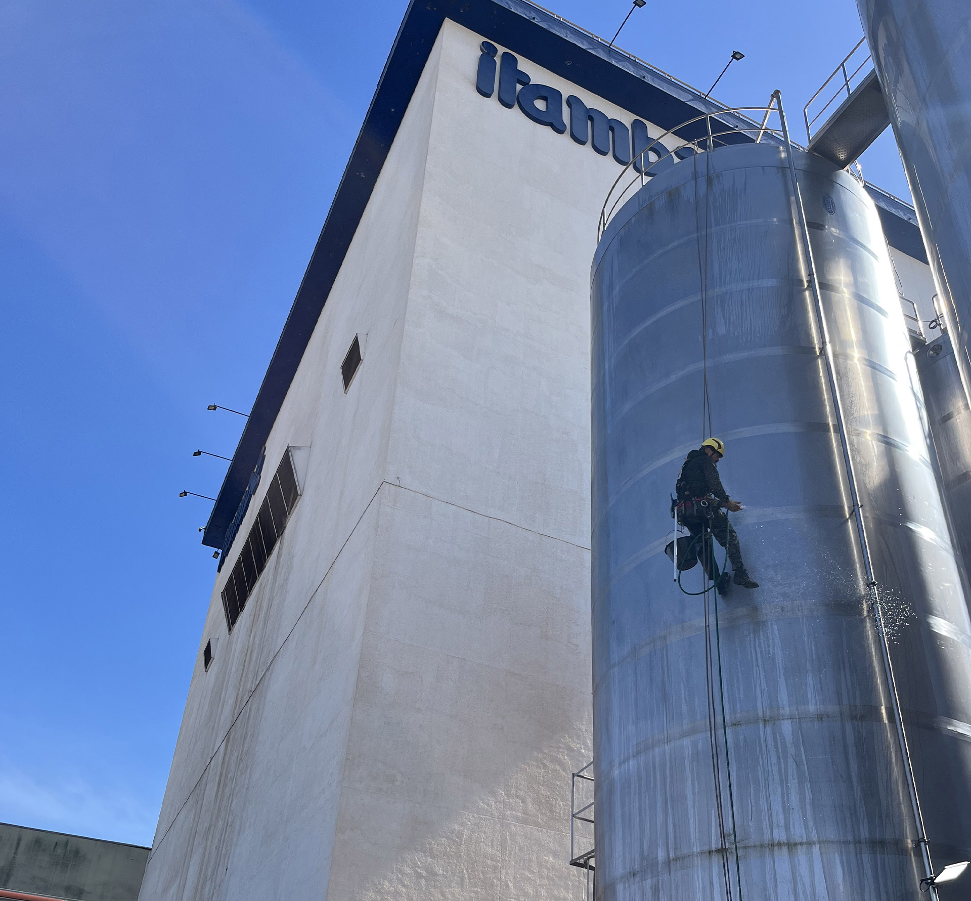 Limpeza de tanques industriais